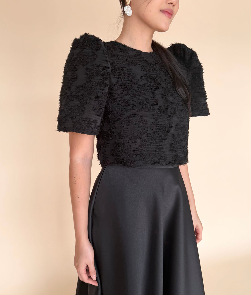 Maria top (BLACK EMBOSSED)