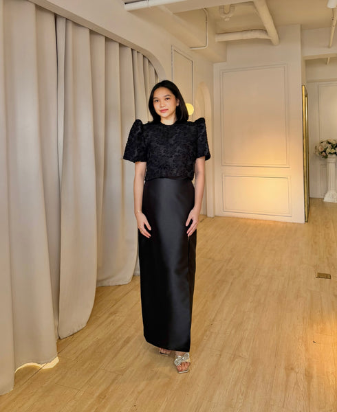 Maria top (BLACK EMBOSSED)