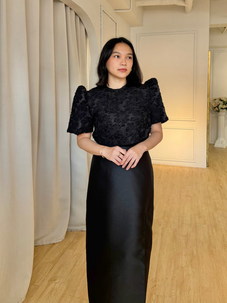 Maria top (BLACK EMBOSSED)